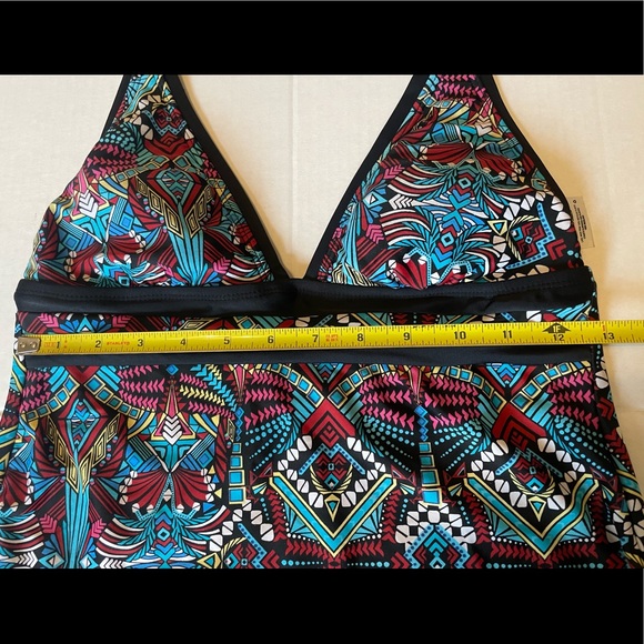 MOSSIMO SWIM TOP/TANKINI. LIKE NEW! HALTER TOP IN TIKI GEOMETRIC PRINTS. - Picture 10 of 11